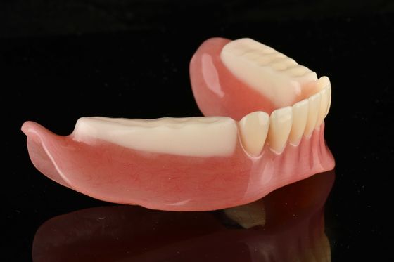 Dentes removíveis de acrílico de aparência natural Dentes parciais de fácil limpeza OEM